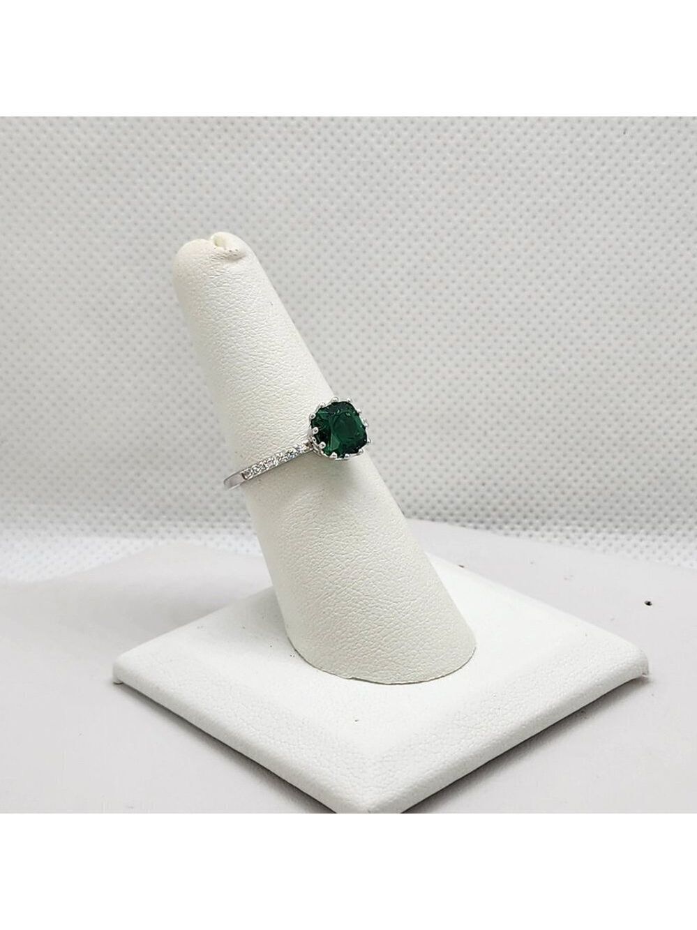 Brand New Sterling Silver 925 Round Green Gemstone Ring